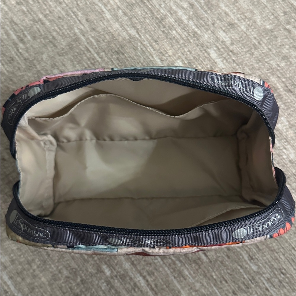 Le Sportsac Perfect Match rectangular makeup case - Picture 5 of 5